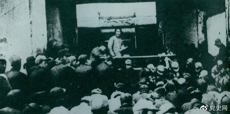 1935年12月27日，毛澤東在陜北瓦窯堡黨的活動(dòng)分子會(huì)議上作《論反對日本帝國主義的策略》報(bào)告。
